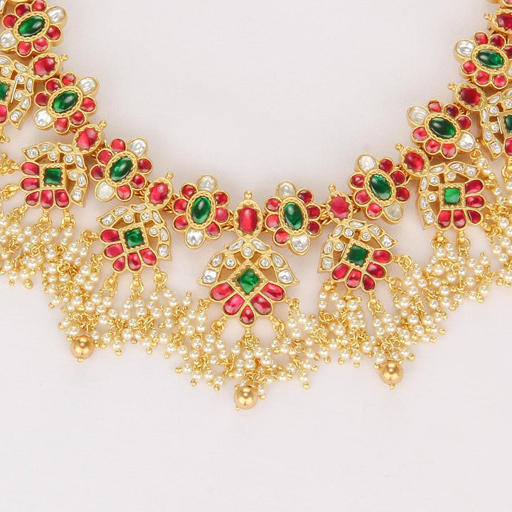 Chic & Fabulous Kundan Short Necklace
