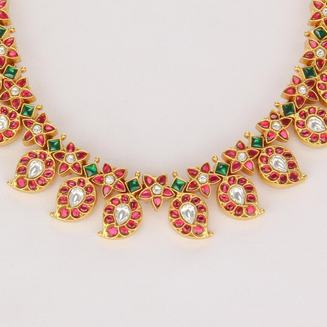 Dhashikha Kundan Short Necklace