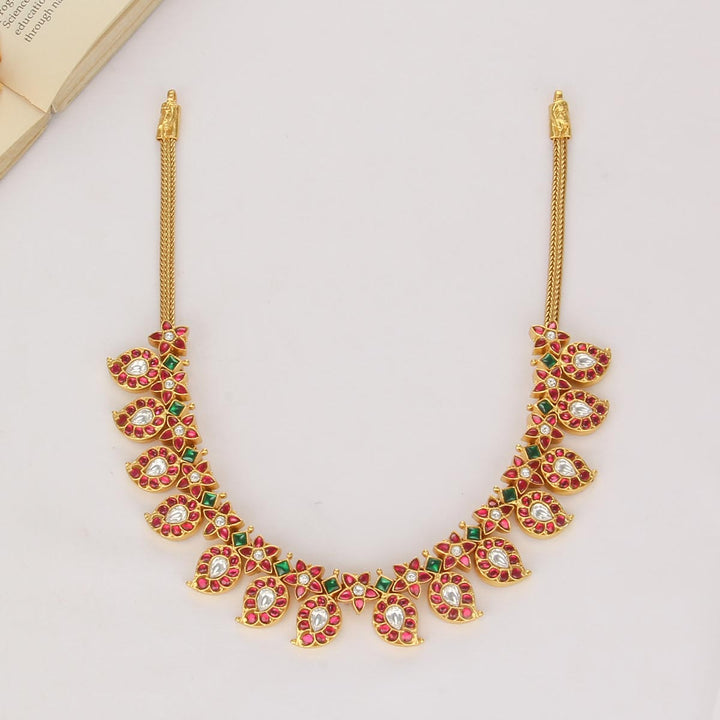 Dhashikha Kundan Short Necklace