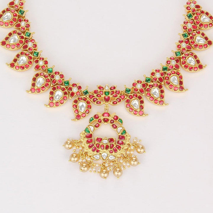 Lekshana Kundan Short Necklace