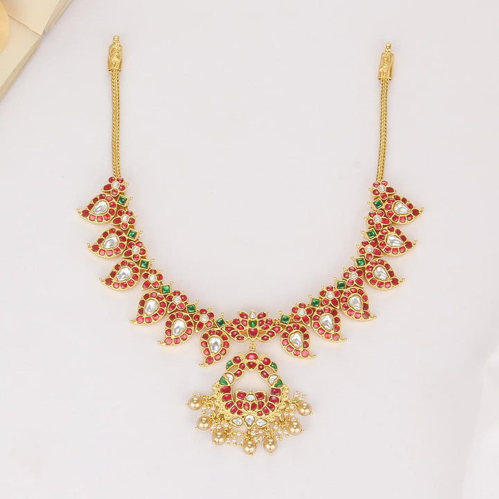 Lekshana Kundan Short Necklace