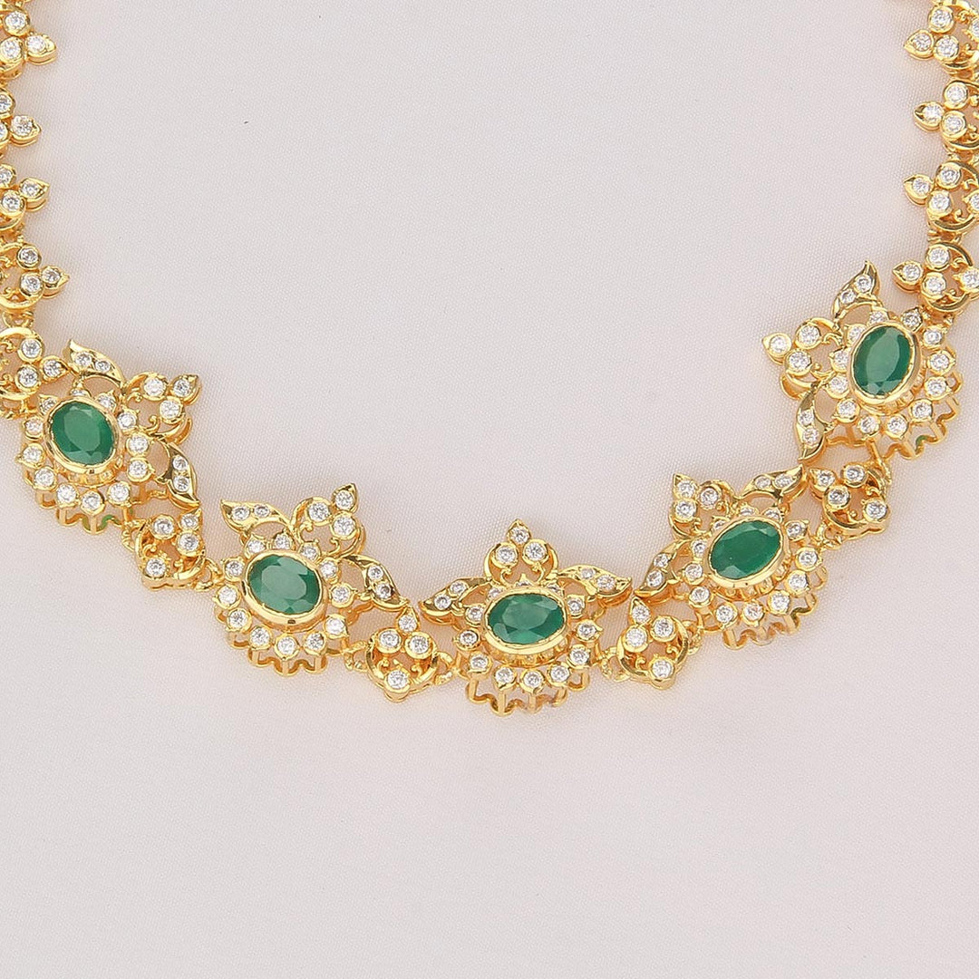 Glowing Diamond Design Short Necklace
