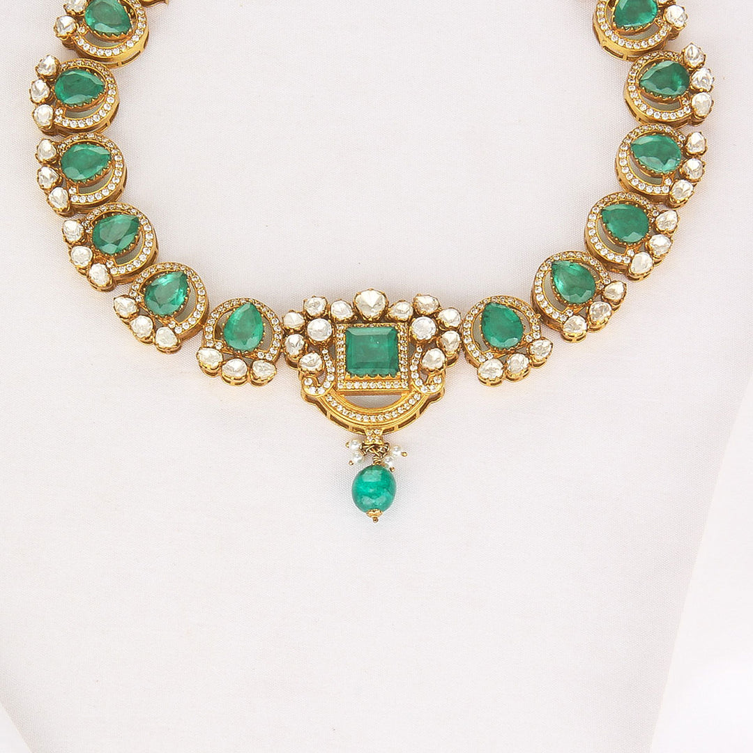 Dhivin Short Necklace