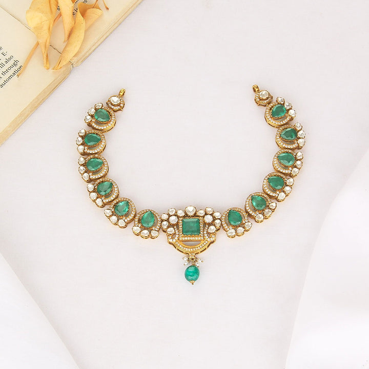 Dhivin Short Necklace