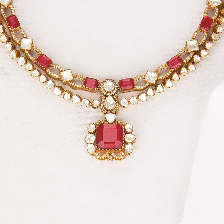 Red Giant Short Necklace