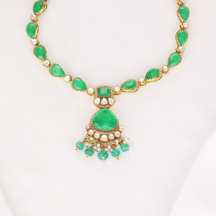 Asvika Short Necklace
