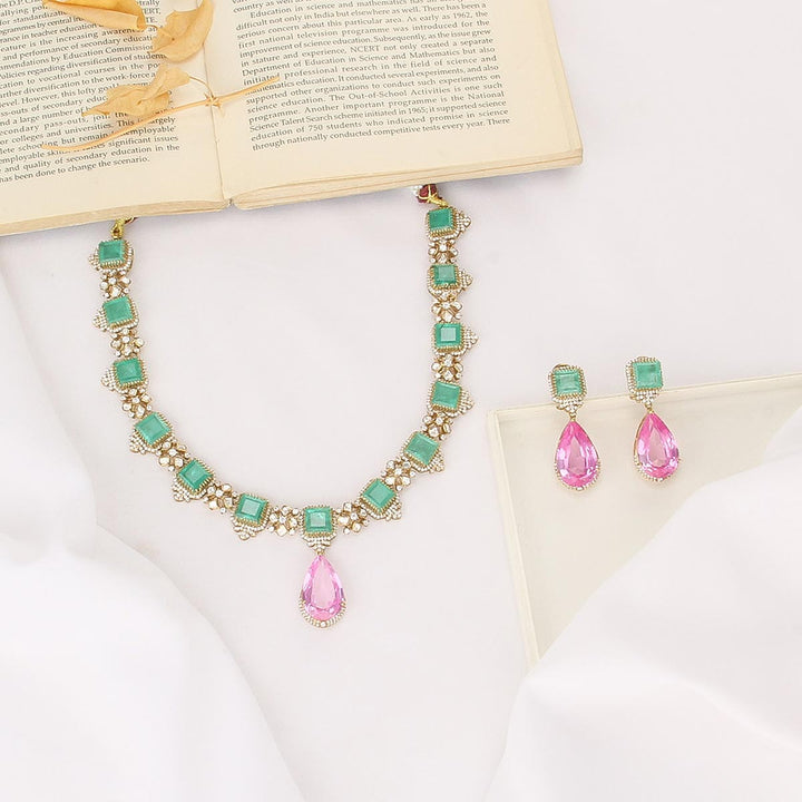 Vithara Short Necklace Set