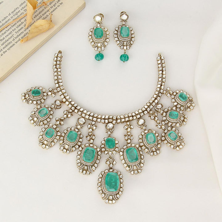 Trendy Glow Short Necklace Set