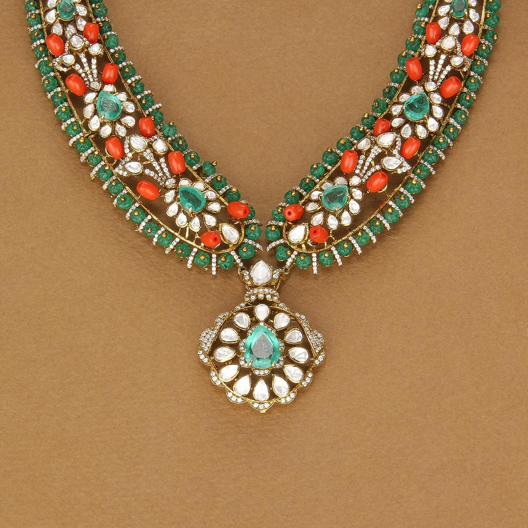 Trendy Victorian Short Necklace Set