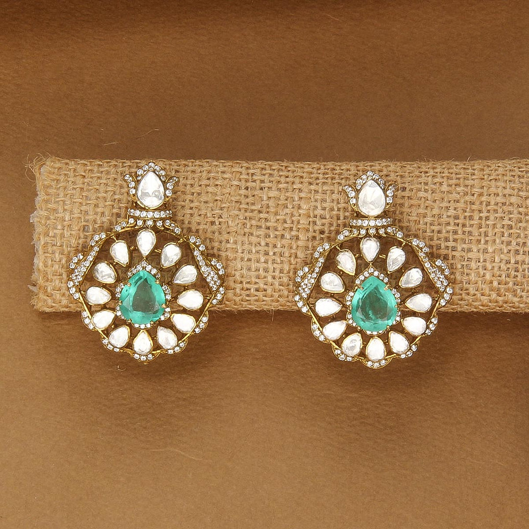 Trendy Victorian Short Necklace Set