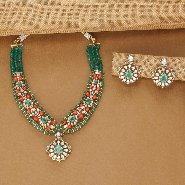 Trendy Victorian Short Necklace Set