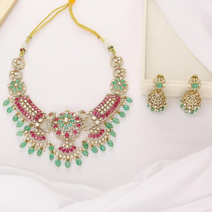 Gorgeous Short Necklace Set