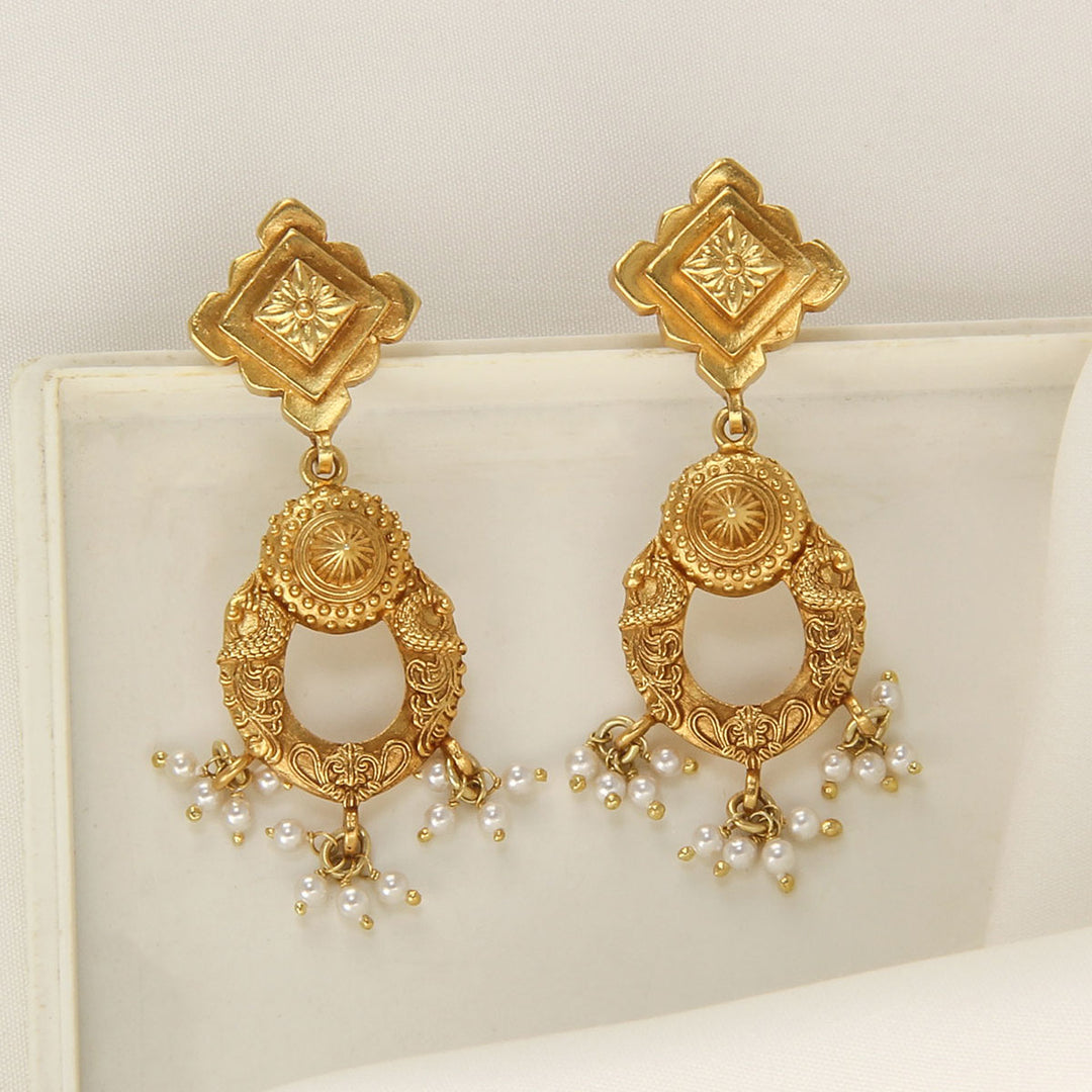 Thishitha Short Necklace Set