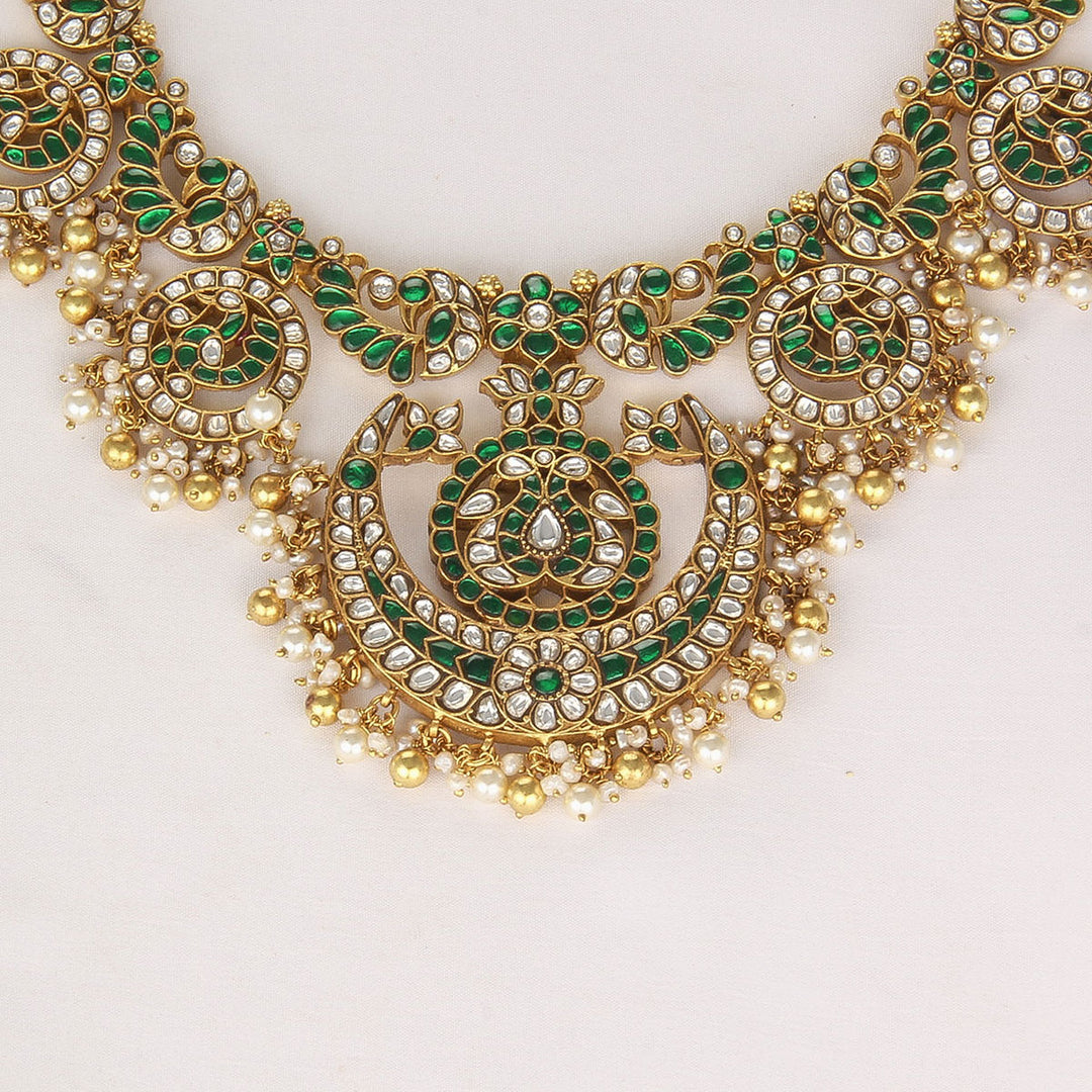 Lavika Kundan Short Necklace
