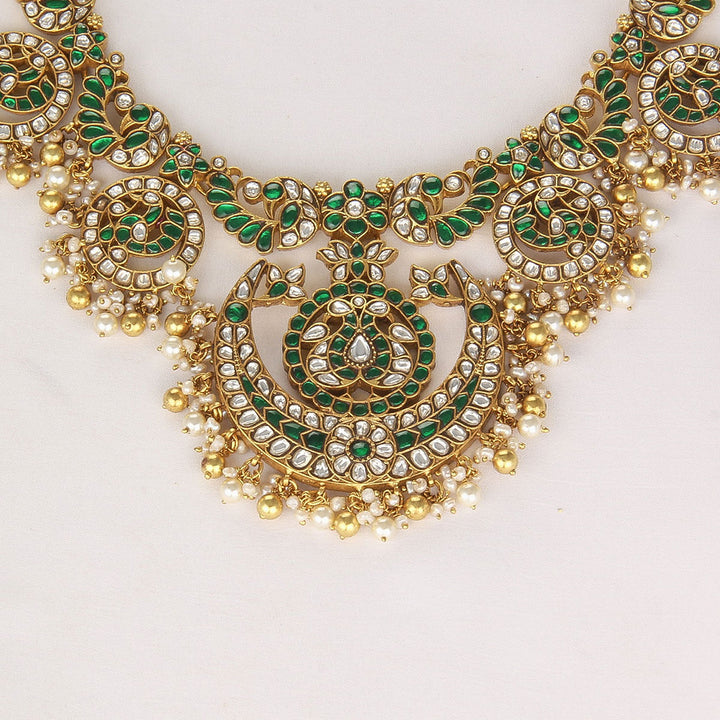 Lavika Kundan Short Necklace