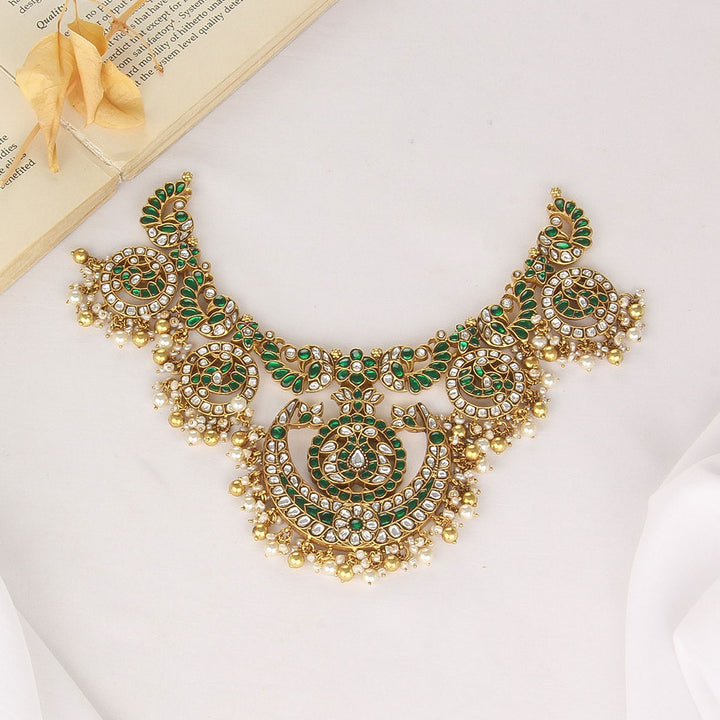 Lavika Kundan Short Necklace