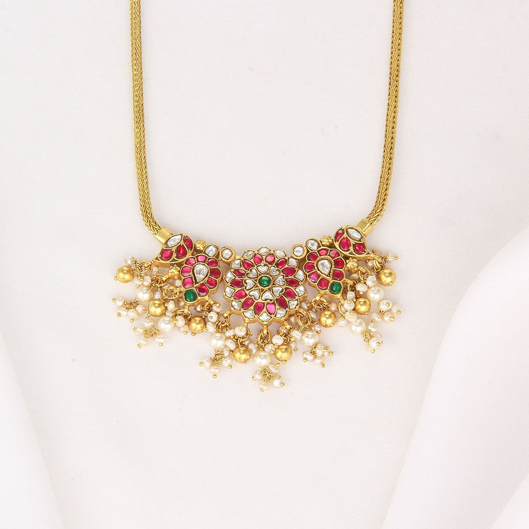 Classy Kundan Short Necklace