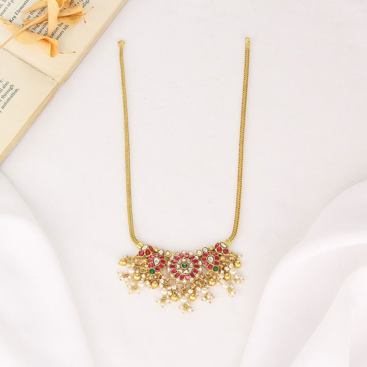 Classy Kundan Short Necklace