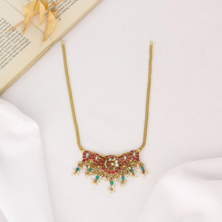 Saumya Kundan Short Necklace