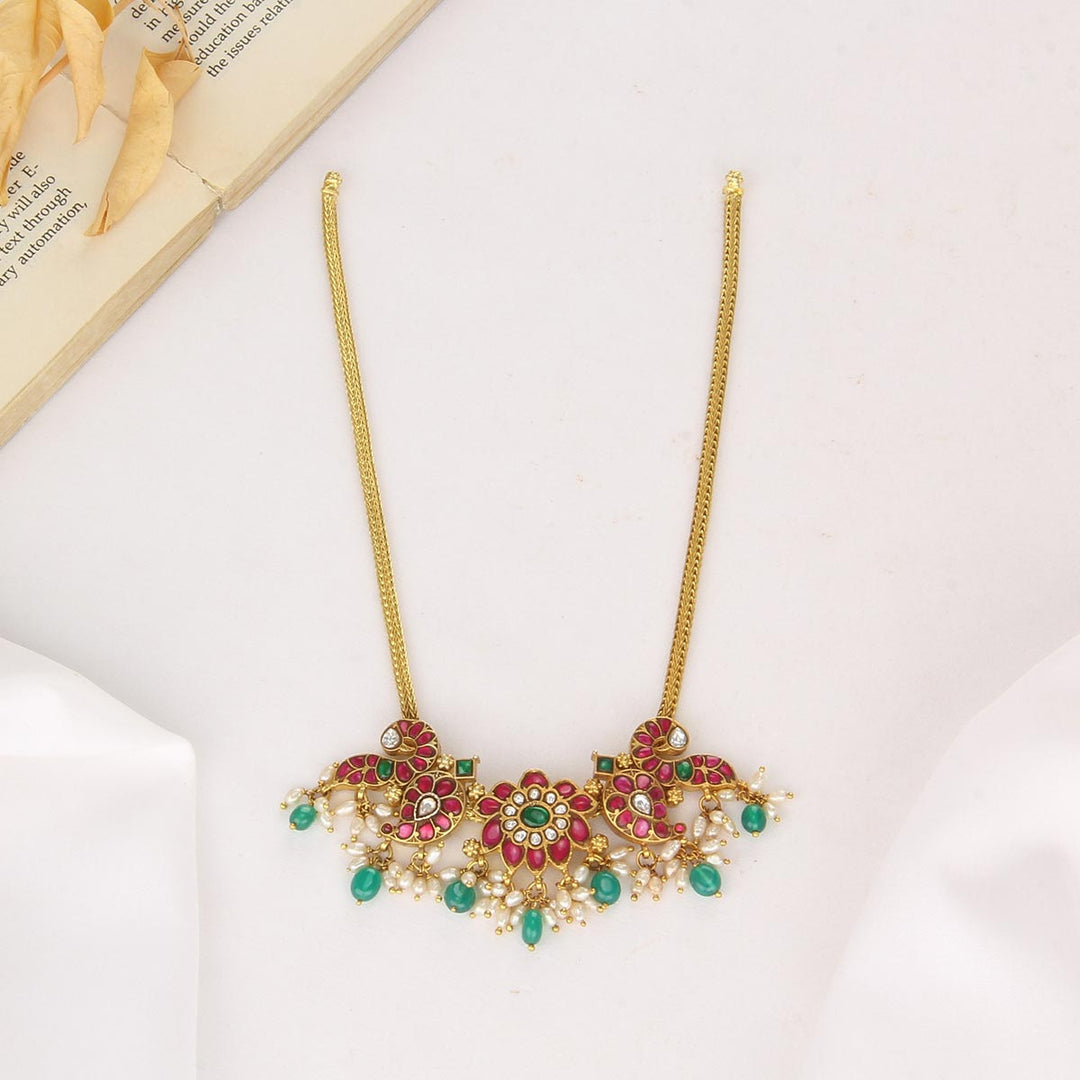 Akira Kundan Short Necklace