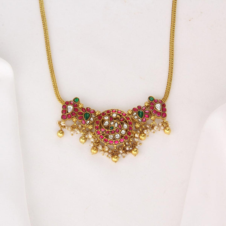 Kaviya Kundan Short Necklace