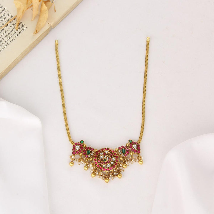 Kaviya Kundan Short Necklace