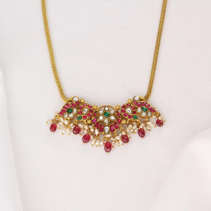 Aradhya Kundan Short Necklace
