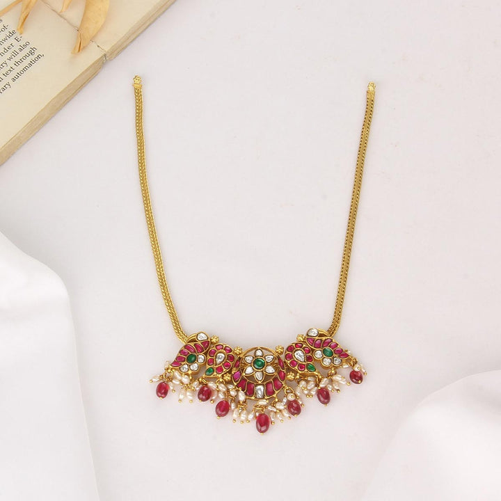 Aradhya Kundan Short Necklace