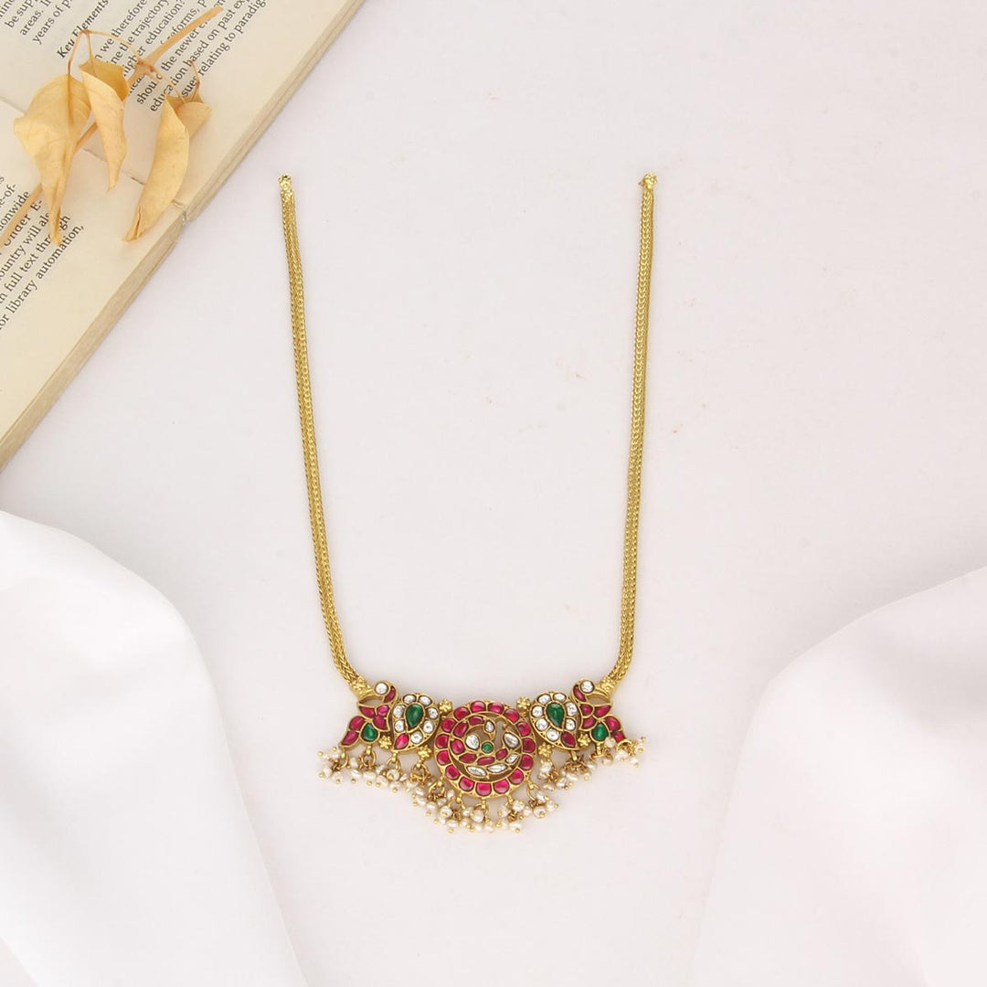 Ikshita Kundan Short Necklace
