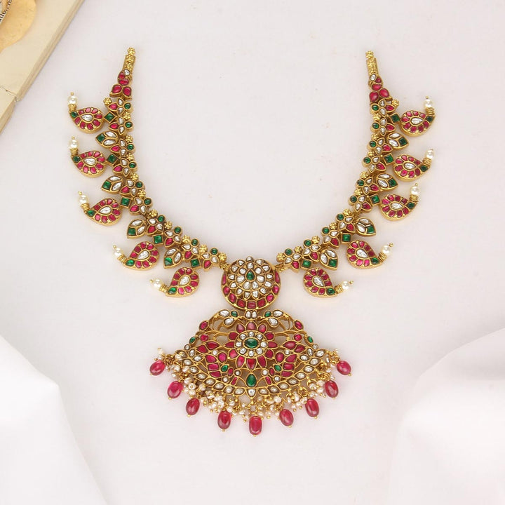 Chic & Glow Kundan Short Necklace