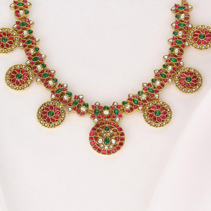 Yuvika Kundan Short Necklace