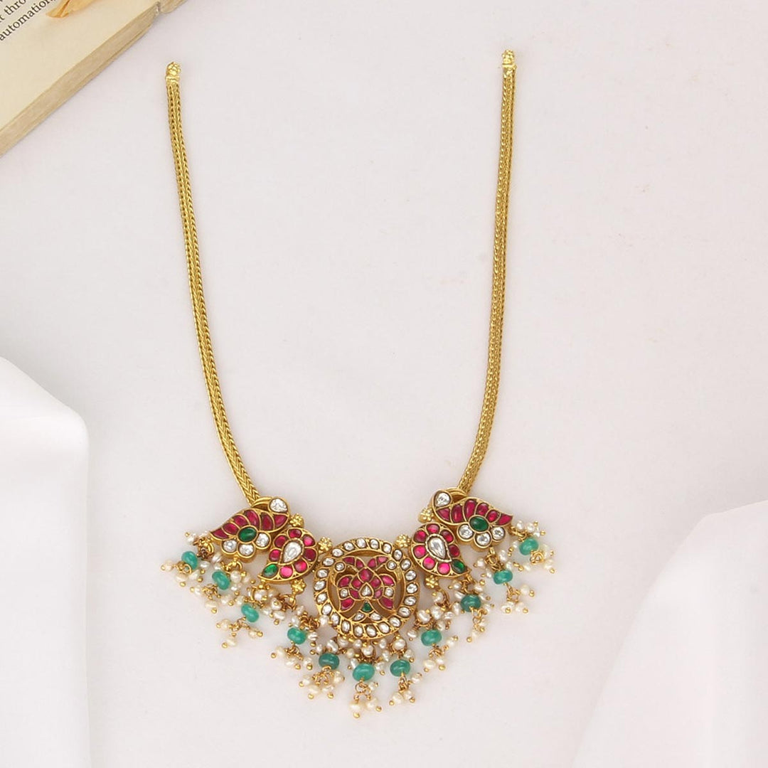 Jaanvi Kundan Short Necklace
