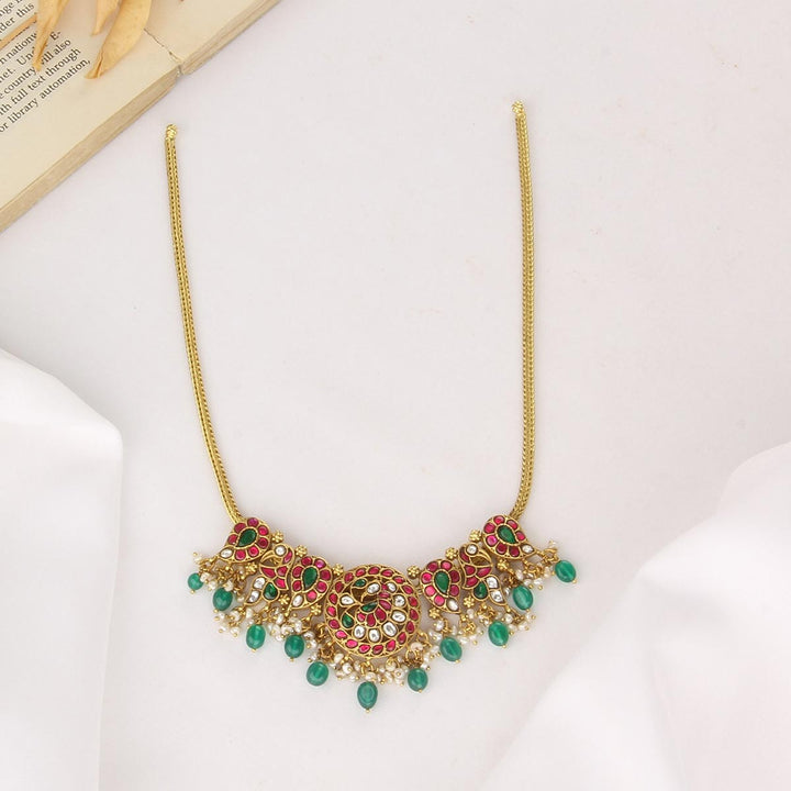 Manvika Kundan Short Necklace