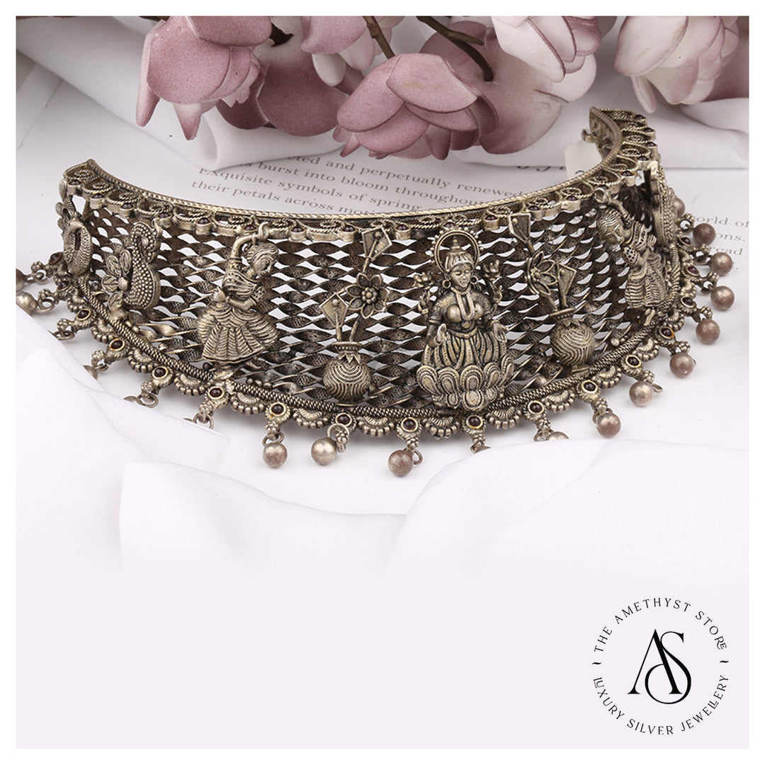 Laksmitva Choker