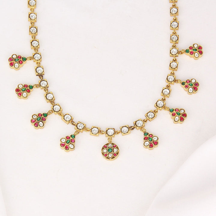 Kenisha Kundan Short Necklace