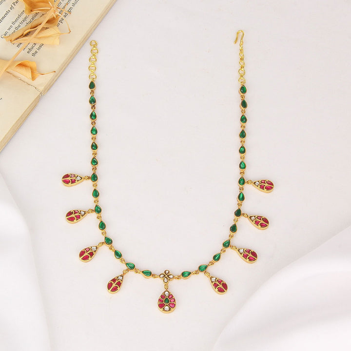 Chic & Fabulous Kundan Short Necklace