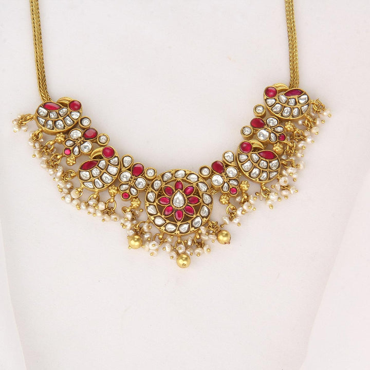 Pranavi Kundan Short Necklace
