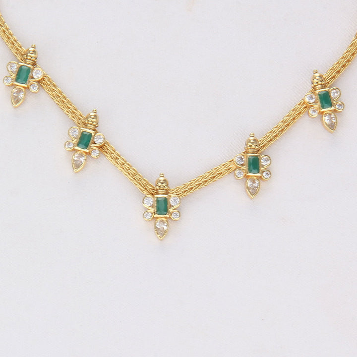 Pretty Look Short Necklace Set