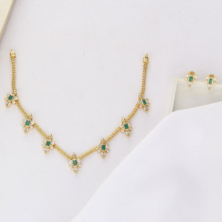 Pretty Look Short Necklace Set