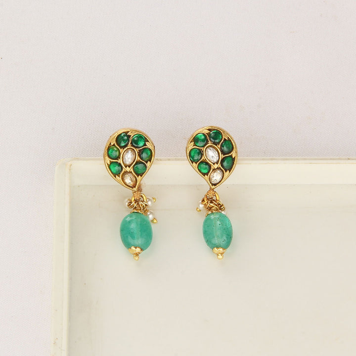 Stunning Look Short Necklace Set