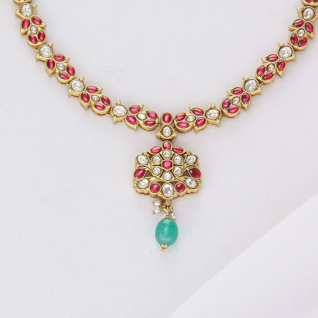 Shinning Kundan Short Necklace