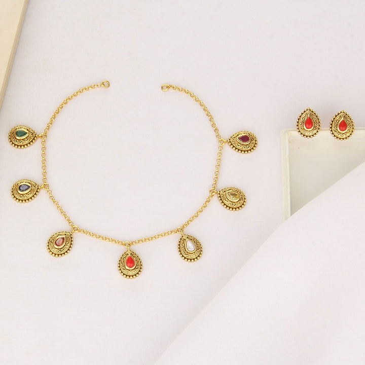 Lisha Nagas Short Necklace Set