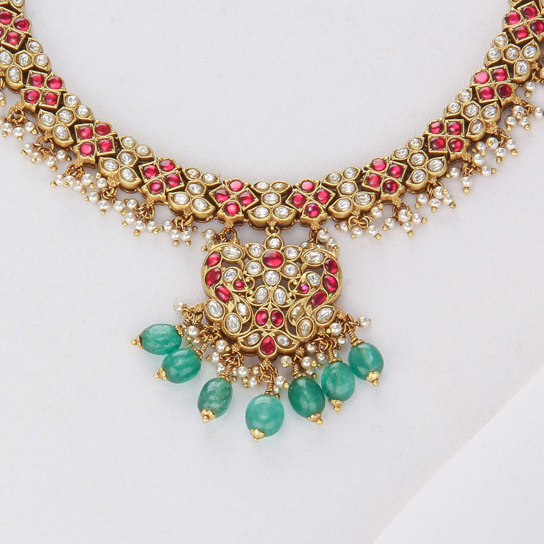 Dhashikha Kundan Short Necklace