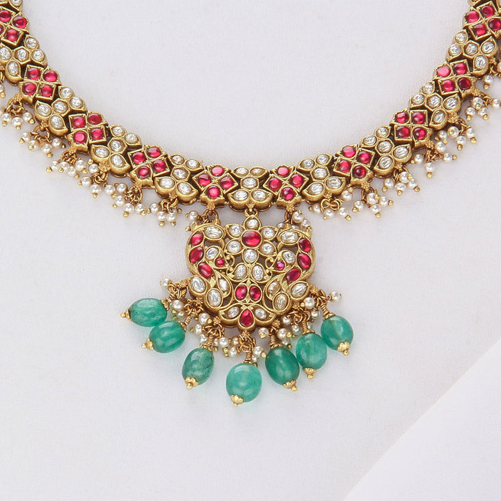 Dhashikha Kundan Short Necklace