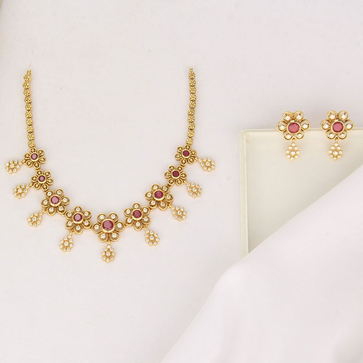 Samaira Short Necklace Set