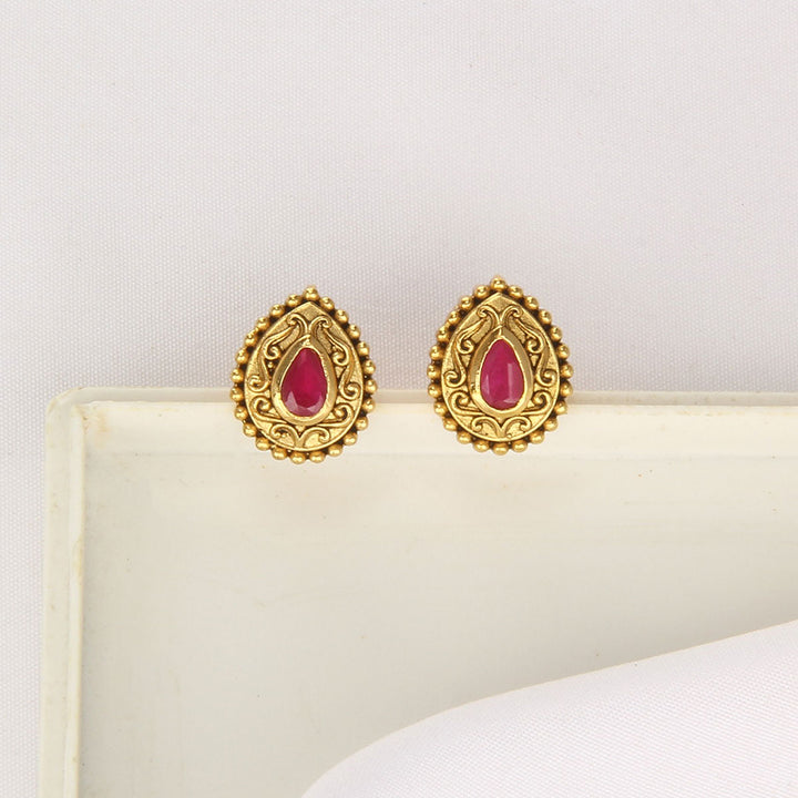 Yashika Nagas Short Necklace Set