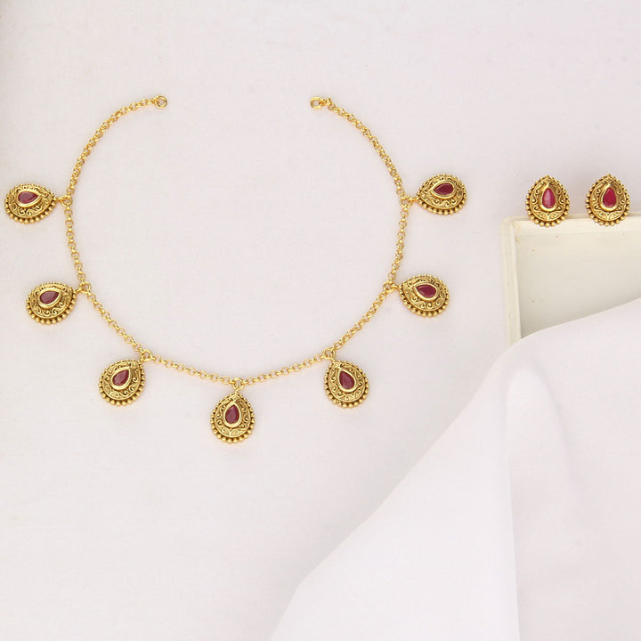 Yashika Nagas Short Necklace Set