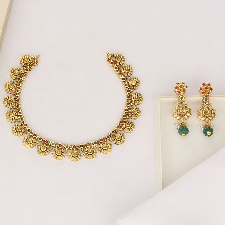 Timeless Elegance Short Necklace Set