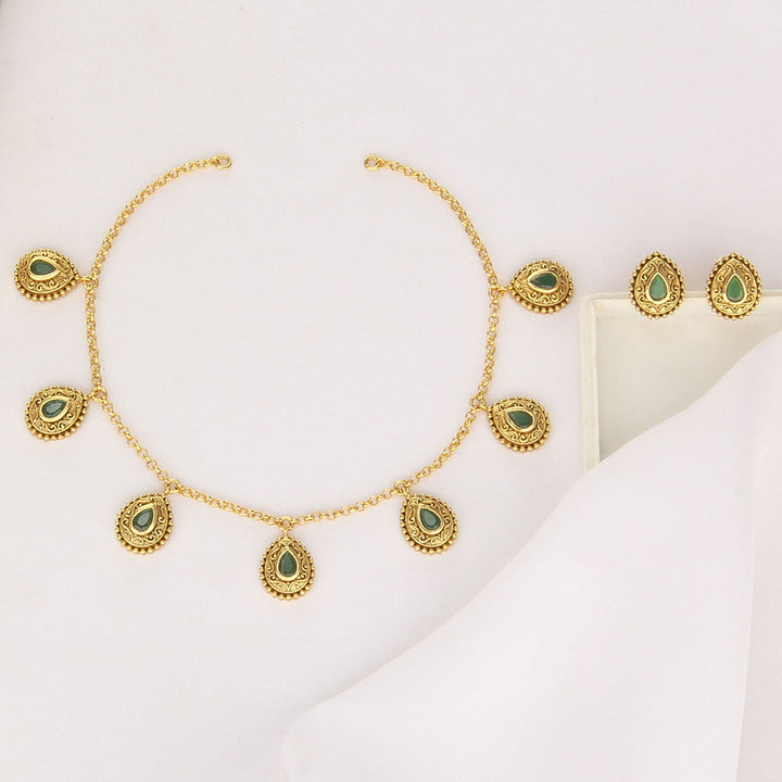 Inaaya Nagas Short Necklace Set