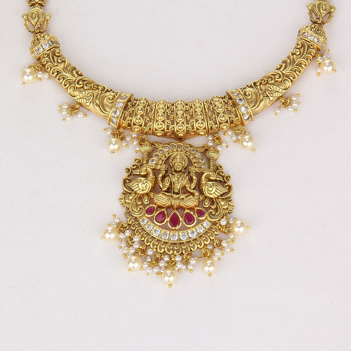 Glittering Nagas Short Necklace Set